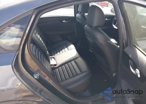 2022 Kia Forte Gt-Line z USA, uszkodzony, nr VIN 3KPF54AD9NE492403